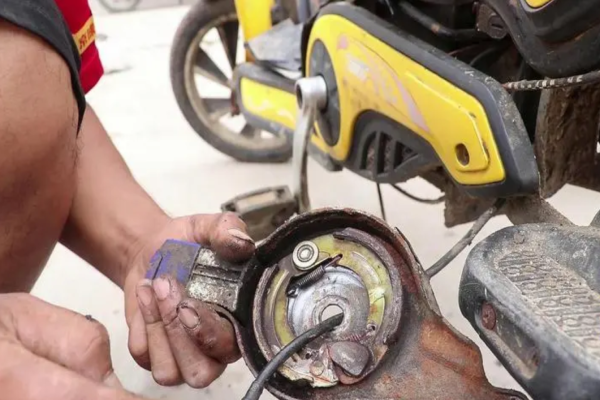 雅安市电动车刹车故障